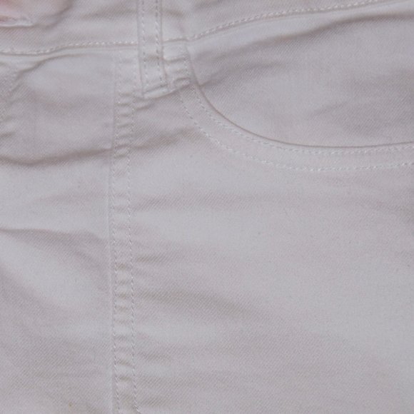 Old Navy Boyfriend Fit White Denim Shorts - Picture 3 of 3